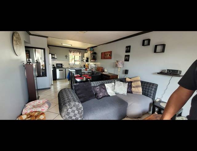 3 BEDROOM TOWNHOUSE FOR SALE IN ELANDSFONTEIN